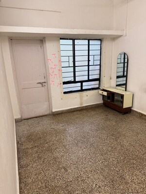 Room in 1 BHK Apartment at Deep Vishwa Apartment, Erandwane – for Rent