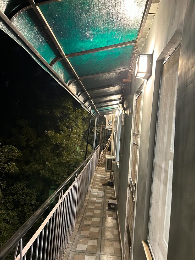 Balcony, green park 1 Bedroom 750 Sq.Ft. Builder Floor In Green Park Delhi 9261389