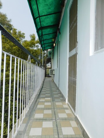 Balcony in 1 BHK Builder Floor at Green Park – for Rent