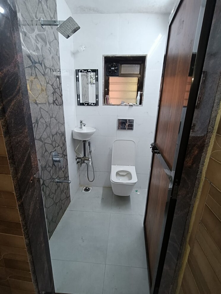 Bathroom, sea-breeze-chs Studio 300 Sq.Ft. Apartment In Andheri West Mumbai 9261394