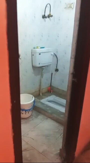 Bathroom in 1 BHK Builder Floor at Vaishali Sector 6 – for Rent