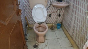 Bathroom in 1 BHK Builder Floor at Vaishali Sector 3 – for Rent