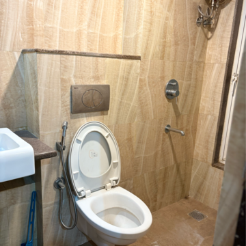 Bathroom in 1 BHK Apartment at Lodha Amara Wing 40 And 41, Sandoz Baug – for Sale