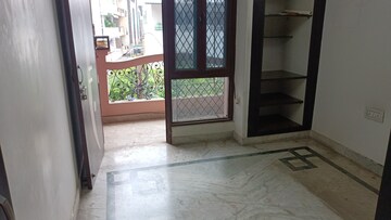 Room in 3 BHK Builder Floor at Vaishali Sector 5 – for Rent
