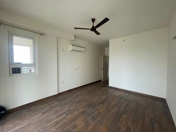 Room in 3 BHK Apartment at Conscient Heritage Max, Sector 102 – for Rent