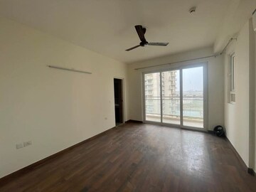 Room in 3 BHK Apartment at Conscient Heritage Max, Sector 102 – for Rent