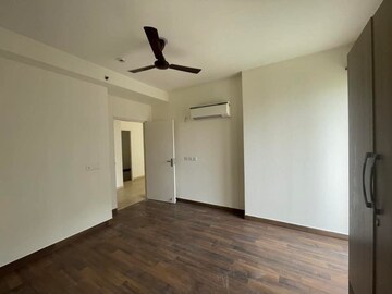Room in 3 BHK Apartment at Conscient Heritage Max, Sector 102 – for Rent