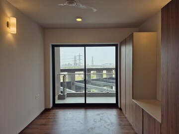 Room in 3 BHK Apartment at Conscient Heritage Max, Sector 102 – for Rent