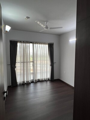 Room in 3 BHK Apartment at Conscient Heritage Max, Sector 102 – for Rent