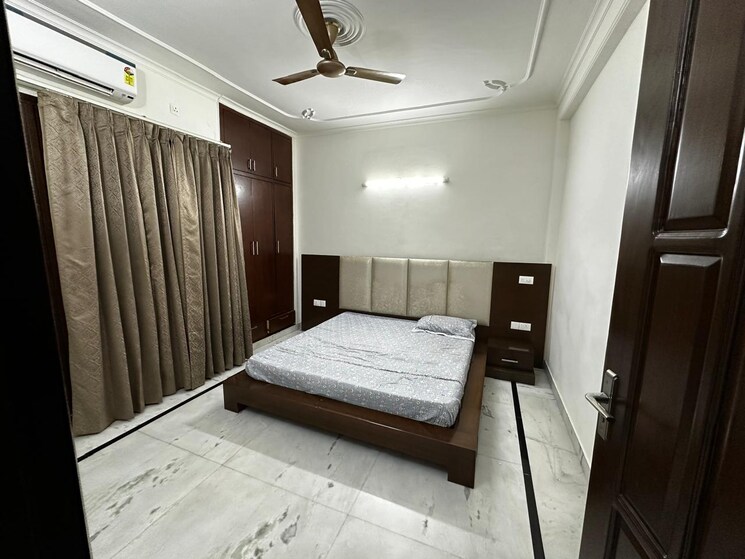 Bedroom, suncity-township-gurgaon 1.5 Bedroom 700 Sq.Ft. Builder Floor In Sector 54 Gurgaon 9261450