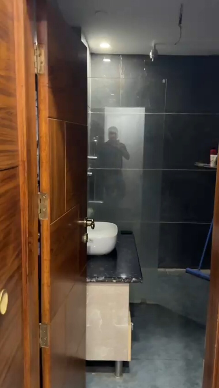 Bathroom, bptp-parkland-pride 3 Bedroom 250 Sq.Yd. Builder Floor In Sector 77 Faridabad 9261463