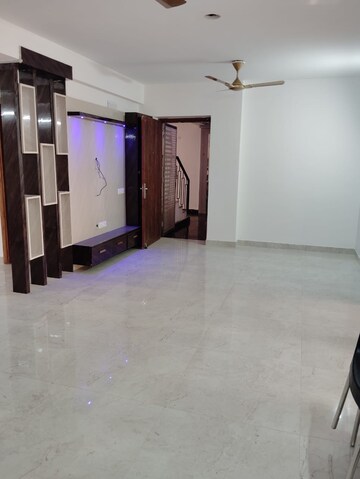 Room in 2 BHK Apartment at Gaurs Cascades, Raj Nagar Extension – for Rent