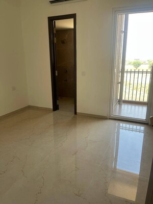 Room in 3.5 BHK Builder Floor at Smart World Orchard, Sector 61 – for Rent