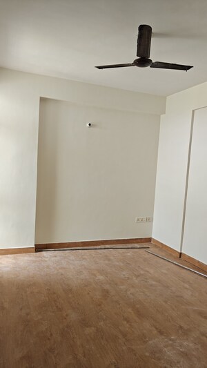 Room in 2 BHK Apartment at RAS Palm Residency, Sector 76 – for Sale