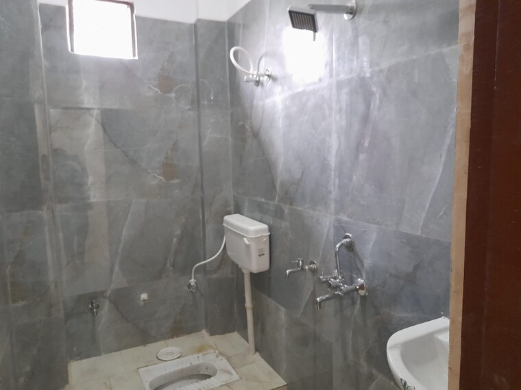 Bathroom, saj-realtech-dream-house 1 Bedroom 800 Sq.Ft. Apartment In Sector 73 Noida 9261511