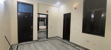 Room in 4 BHK Builder Floor at Sector 37 – for Rent