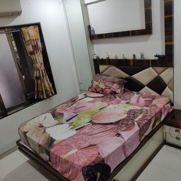 Bedroom in 1 BHK Apartment at Malad East – for Rent