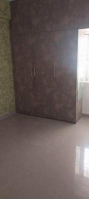 Room in 3 BHK Apartment at Nr Colony – for Rent