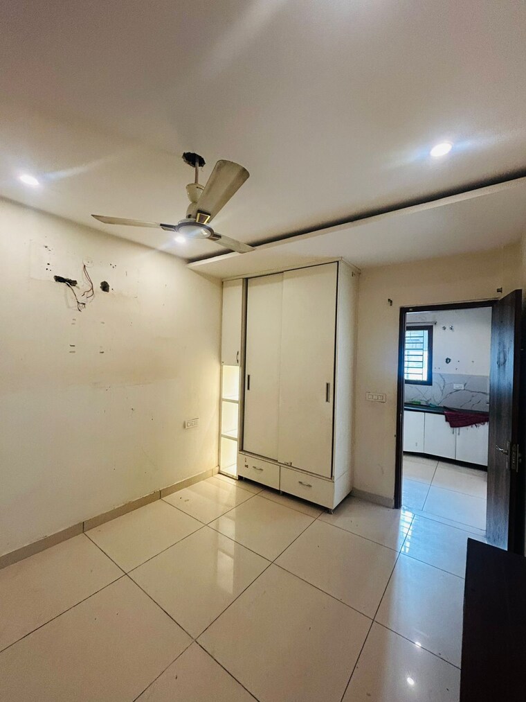 Room, sunny enclave 4 Bedroom 120 Sq.Yd. Villa In Sunny Enclave Mohali 9261550