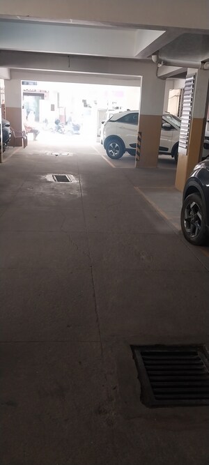 Parking in 3 BHK Apartment at Nr Colony – for Rent