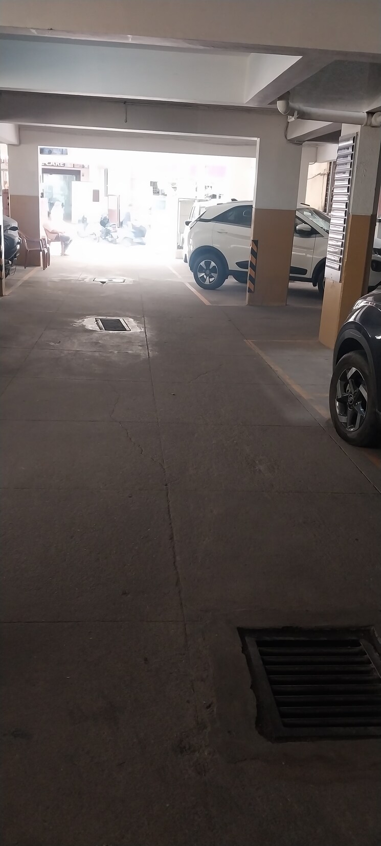  Parking, nr colony 3 Bedroom 1300 Sq.Ft. Apartment In Nr Colony Bangalore 9261546