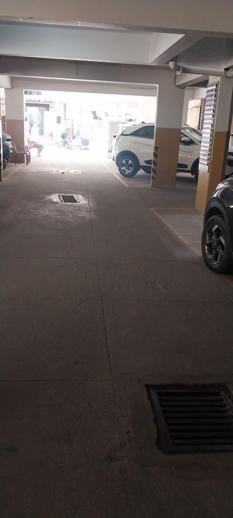  Parking, nr colony 3 Bedroom 1300 Sq.Ft. Apartment In Nr Colony Bangalore 9261546