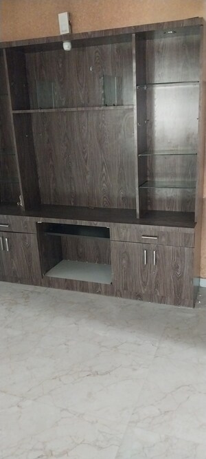 Room in 3 BHK Apartment at Nr Colony – for Rent