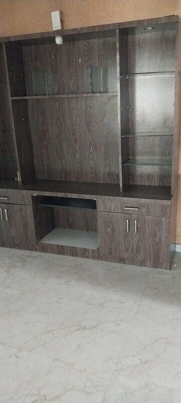 Room in 3 BHK Apartment at Nr Colony – for Rent