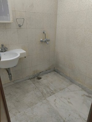 Bathroom in 2.5 BHK Builder Floor at Sector 38 – for Rent