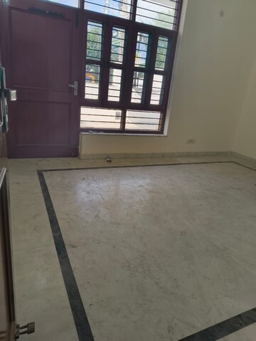Room in 2 BHK Builder Floor at Sector 38 – for Rent