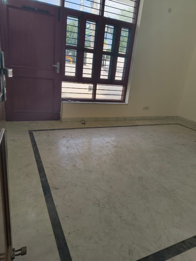 Room, sector 38 2.5 Bedroom 1600 Sq.Ft. Builder Floor In Sector 38 Gurgaon 9261544