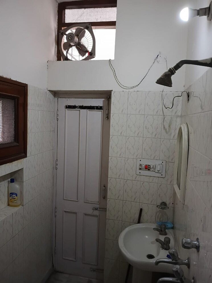 Bathroom, sector 17 2 Bedroom 1700 Sq.Ft. Independent House In Sector 17 Panchkula 9261553
