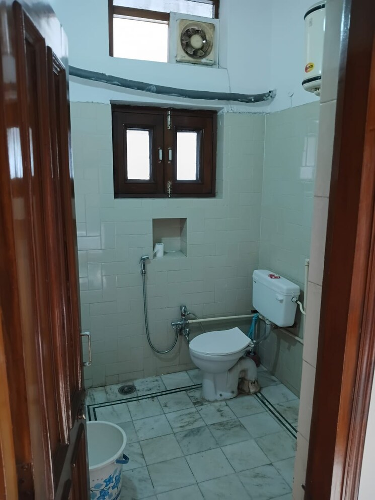 Bathroom, sector 17 2 Bedroom 1700 Sq.Ft. Independent House In Sector 17 Panchkula 9261553