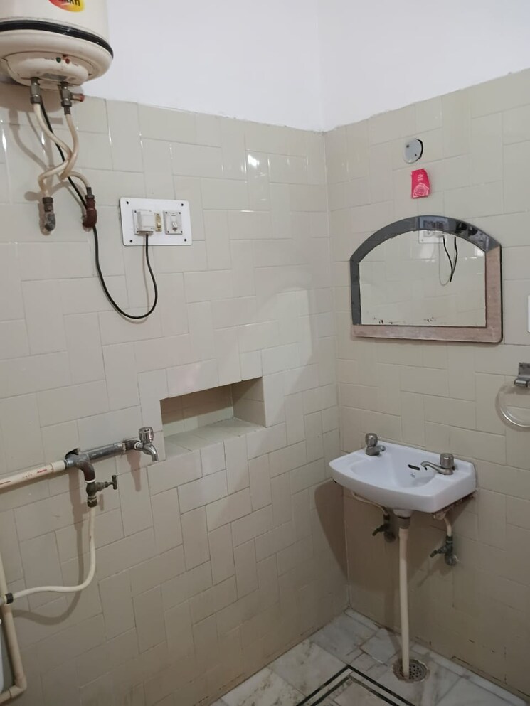 Bathroom, sector 17 2 Bedroom 1700 Sq.Ft. Independent House In Sector 17 Panchkula 9261553