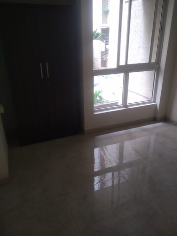 Room in 1 BHK Apartment at Lodha Amara, Kolshet Road – for Rent