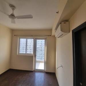 Room in 3 BHK Apartment at Paras Irene, Sector 70a – for Rent