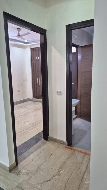 Building Lobby in 3 BHK Builder Floor at Green Fields Colony – for Rent