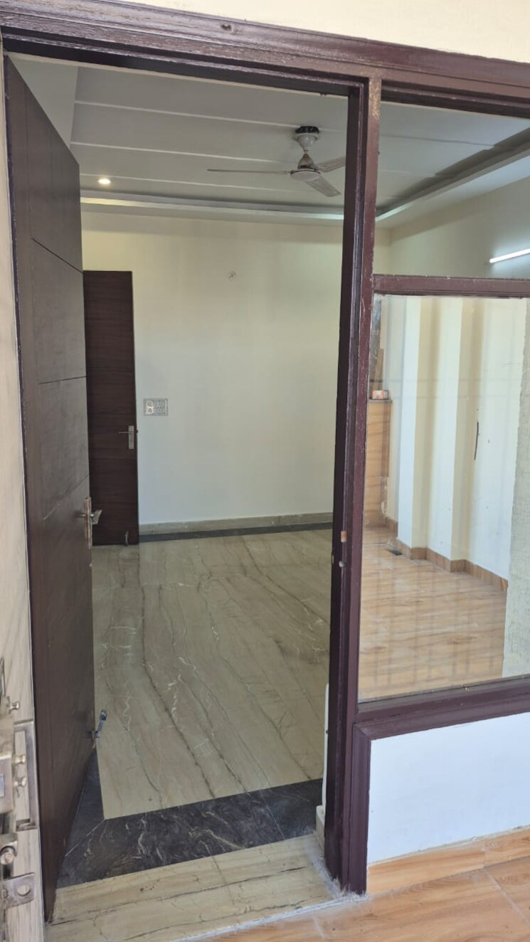 Bathroom, green fields colony 3 Bedroom 2700 Sq.Ft. Builder Floor In Green Fields Colony Faridabad 9261619