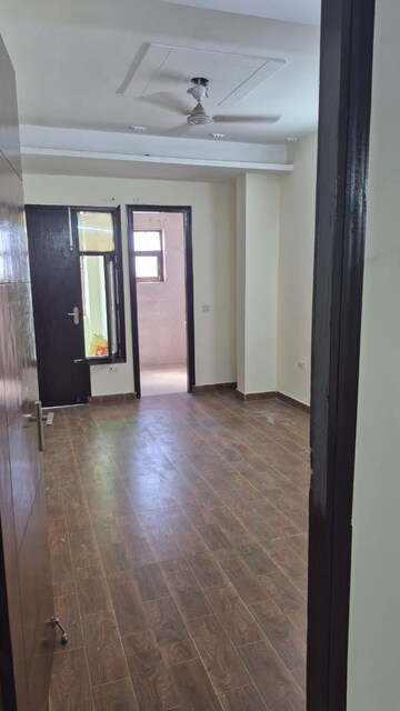 Room in 3 BHK Builder Floor at Green Fields Colony – for Rent