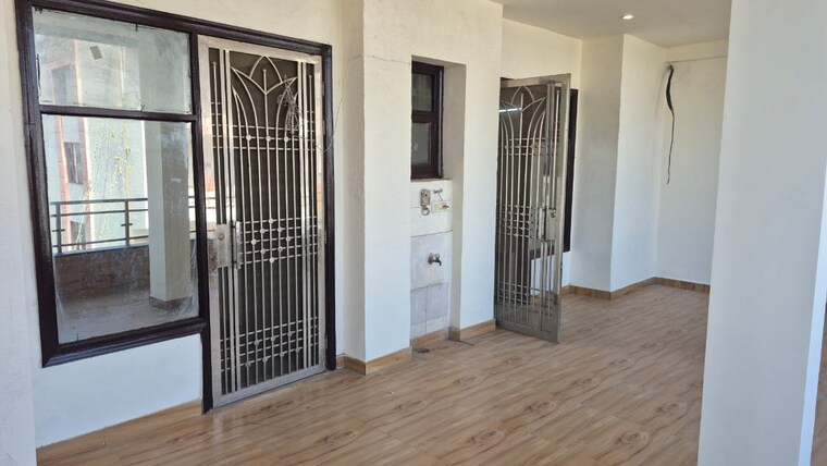 Room, green fields colony 3 Bedroom 2700 Sq.Ft. Builder Floor In Green Fields Colony Faridabad 9261619