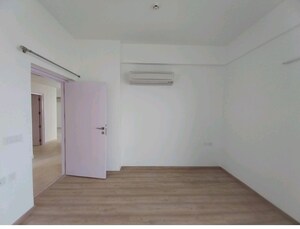 Room in 4 BHK Apartment at DLF The Ultima, Sector 81 – for Sale