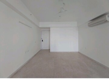 Room in 4 BHK Apartment at DLF The Ultima, Sector 81 – for Sale