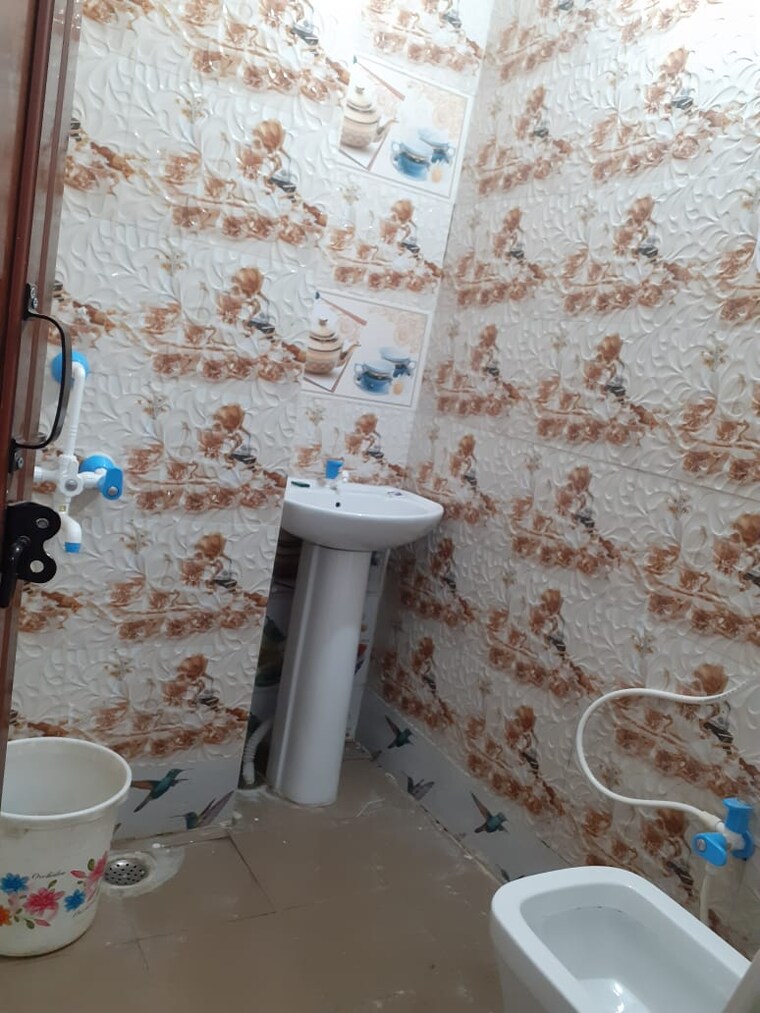 Bathroom, rwa-apartments 6+ Bedroom 350 Sq.Yd. Independent House In Sector 31 Noida 9261658
