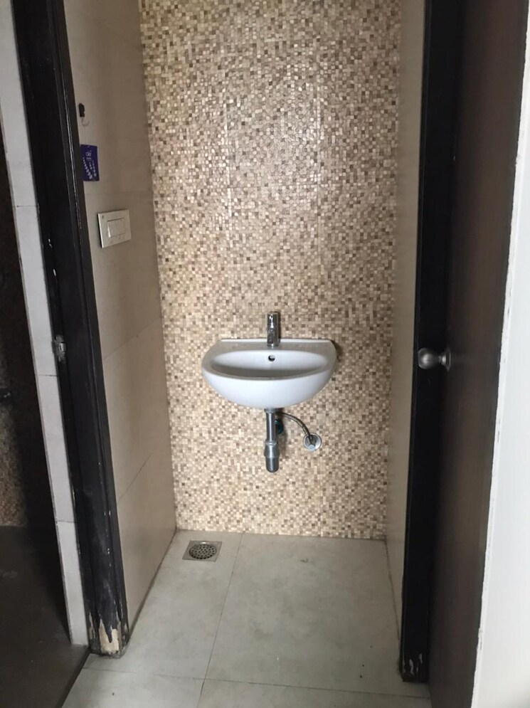 Bathroom, lodha-palava-downtown 1 Bedroom 528 Sq.Ft. Apartment In Dombivli East Thane 9261674