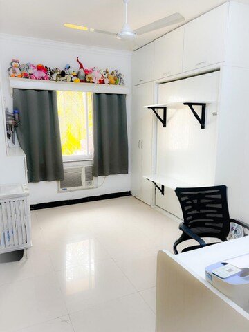 Study Room in 2 BHK Apartment at Bandra West – for Rent
