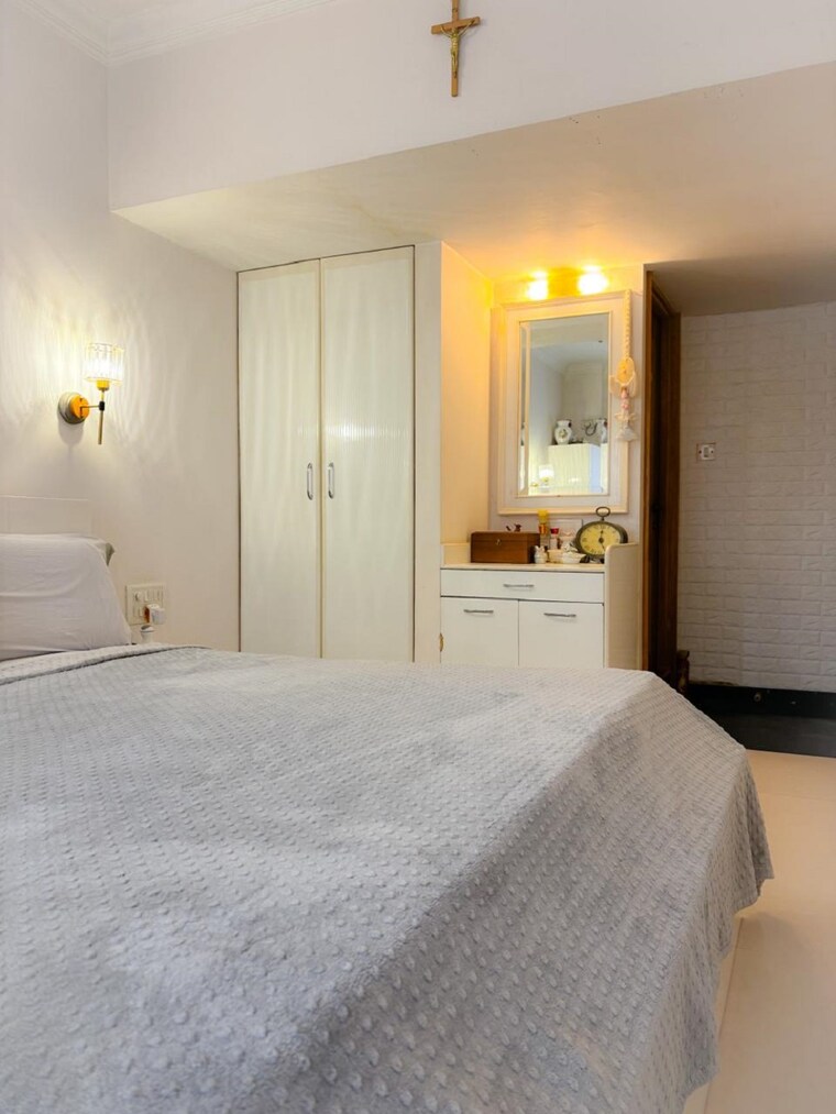 Room, bandra west 2 Bedroom 750 Sq.Ft. Apartment In Bandra West Mumbai 9261741