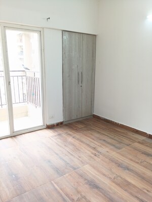 Room in 2 BHK Apartment at Ace Divino, Sector 1 Greater Noida – for Rent