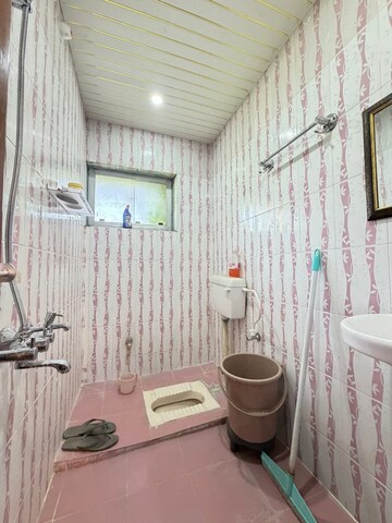Bathroom in 2 BHK Apartment at Gomti Nagar – for Rent