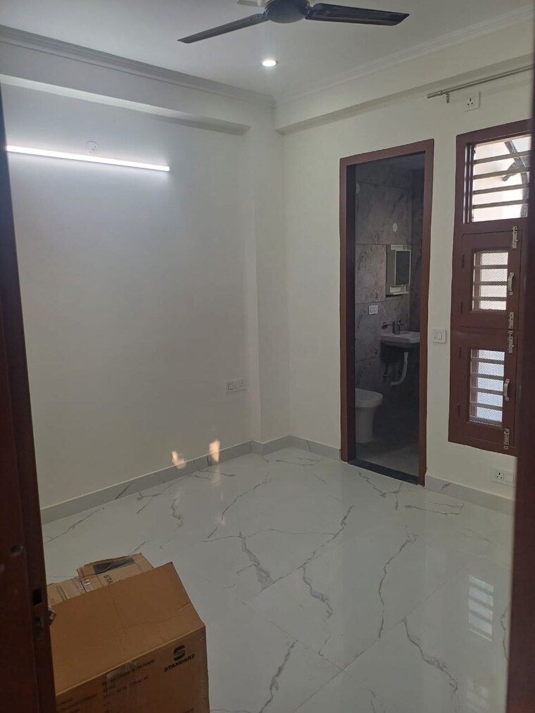 Room, sector 45 2 Bedroom 1000 Sq.Ft. Builder Floor In Sector 45 Gurgaon 9261846