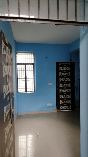 Room in 1.5 BHK Apartment at Sector 10 Greater Noida – for Sale